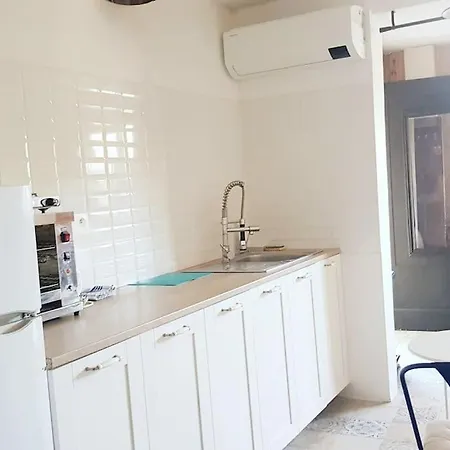 Petite Maison Avec Jardin Hébergement de vacances Antibes