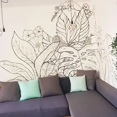Petite Maison Avec Jardin Hébergement de vacances Antibes